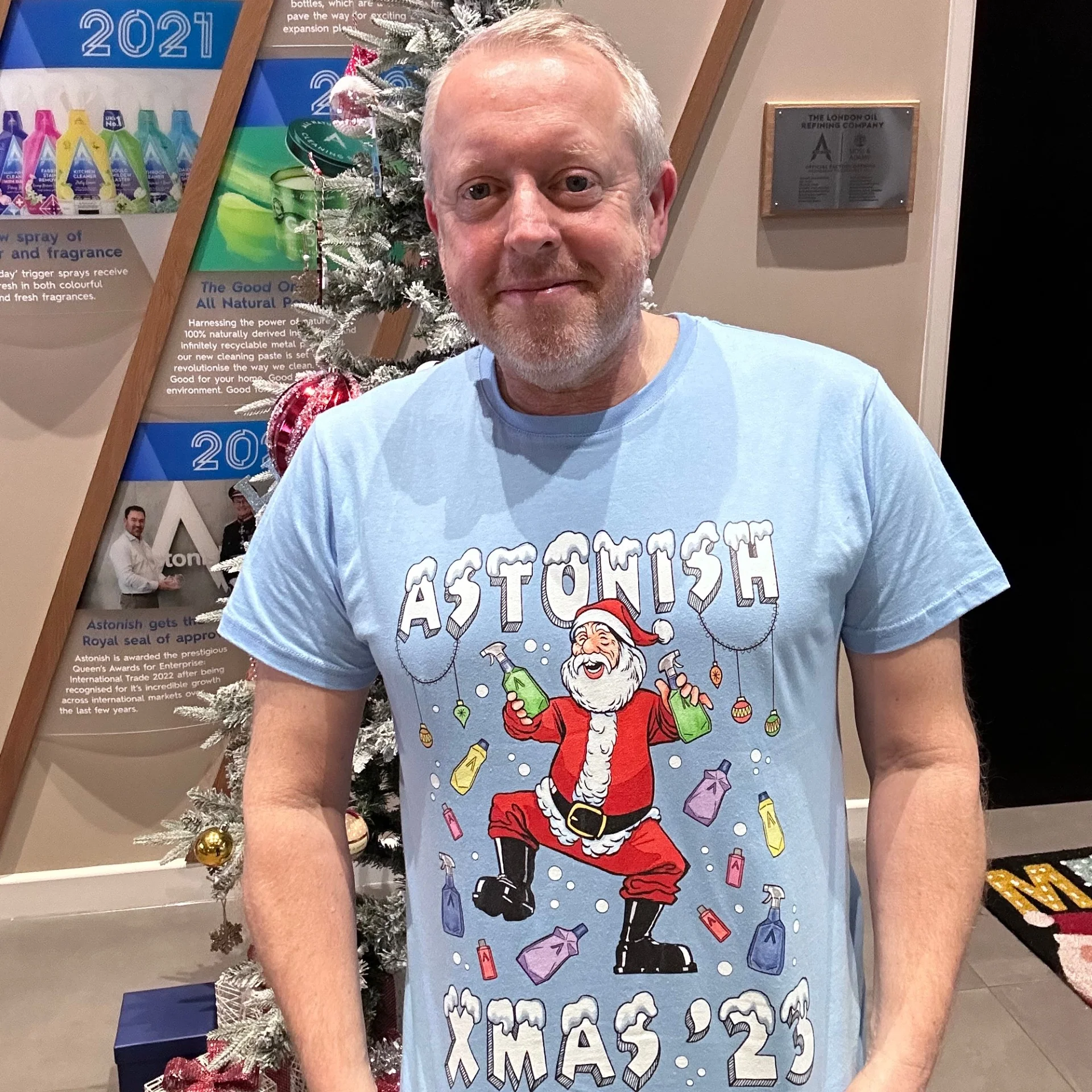 Astonish Christmas T-Shirt - Image 3